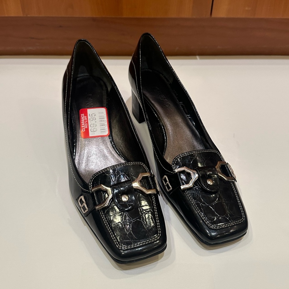 Vintage NWT Joan & David Black Croc-Embossed Low-Heeled Loafers